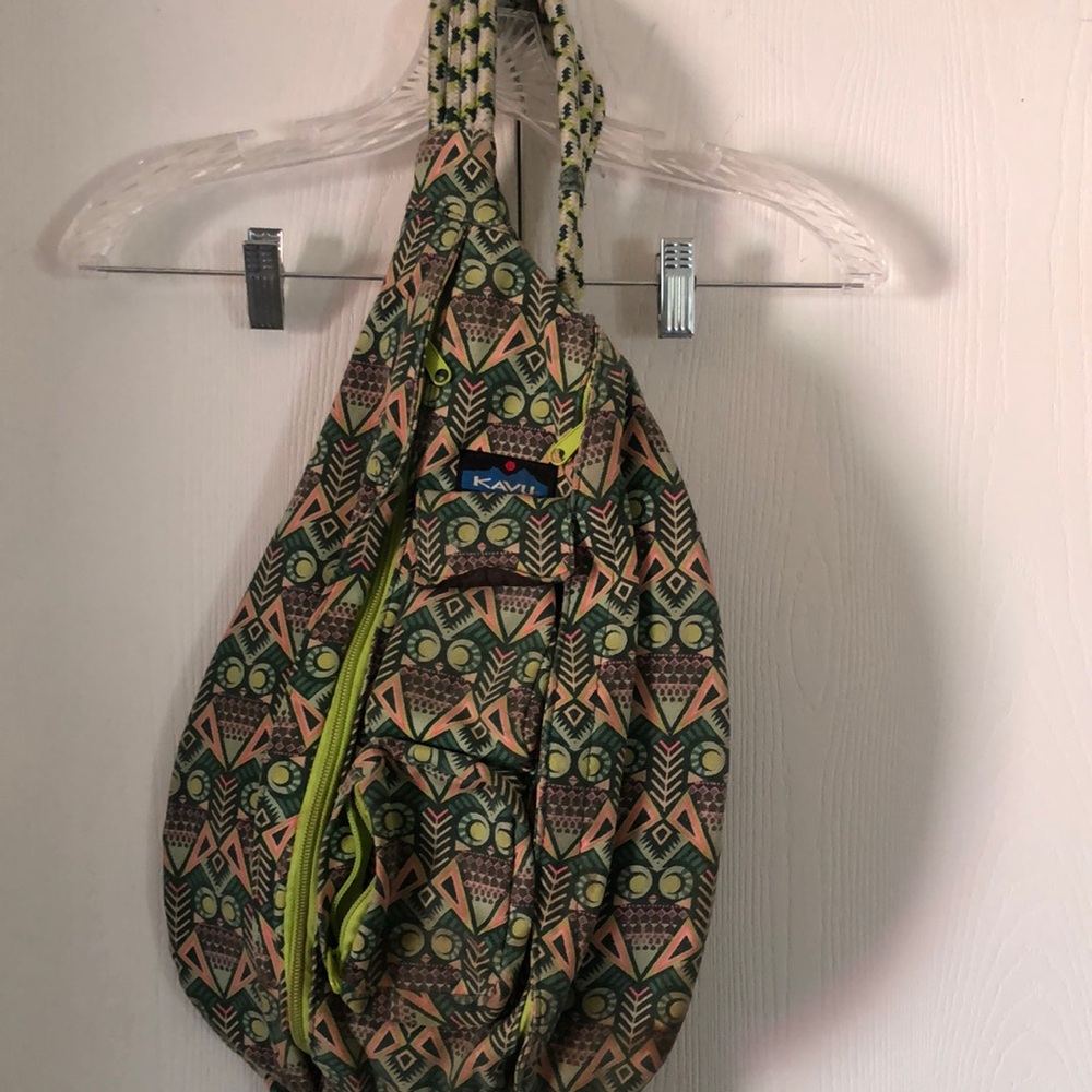 Kavu Green rare spring Aztec Y2k Patterned Women's kavu sling bag - Picture 3 of 9